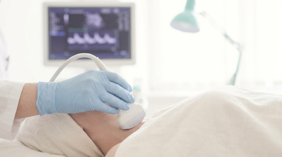 Ecografie tiroidiană în cadrul consultului de endocrinologie la Clinica Medstoria, Râmnicu Vâlcea